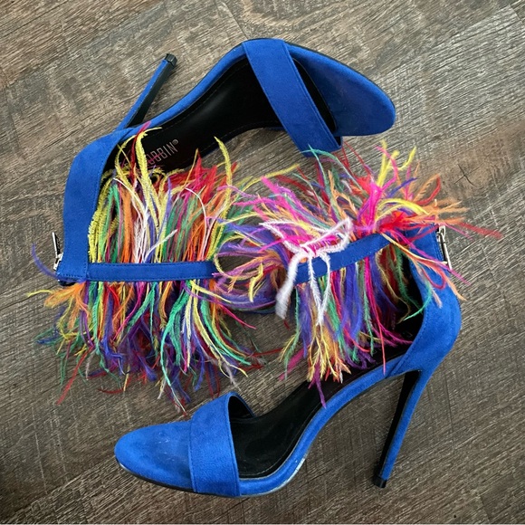 Cape Robbin Feathered Heels - Picture 2 of 3